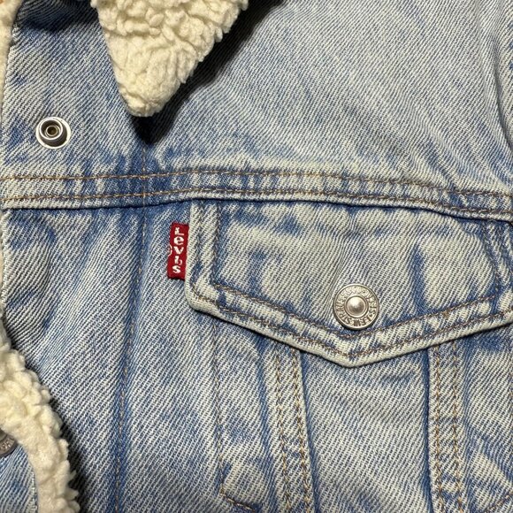Levis Type lll Sherpa Lined Light Wash Denim Trucker Jacket Women's Medium - Picture 7 of 14